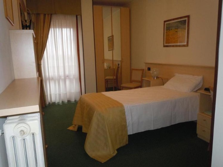 SINGLE STANDARD Room