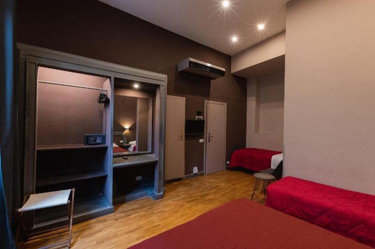 QUADRUPLE THREE BEDS Room