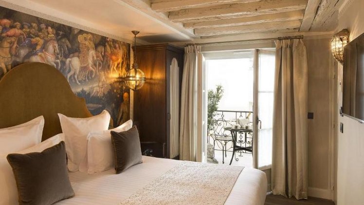 DOUBLE SUPERIOR Room