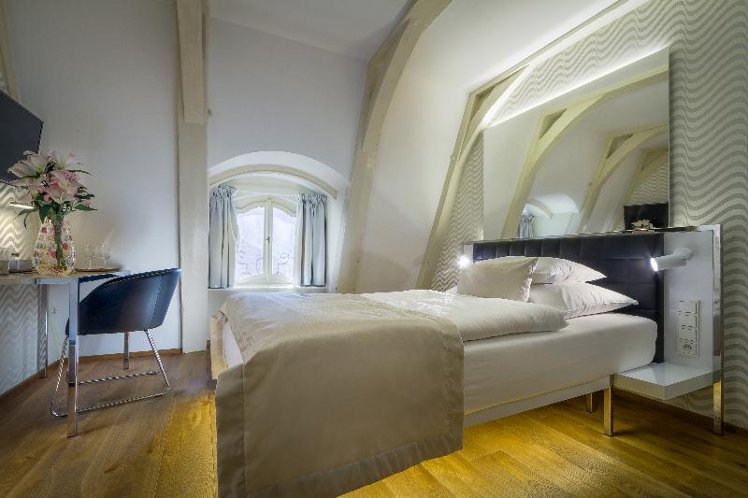 SINGLE STANDARD Room