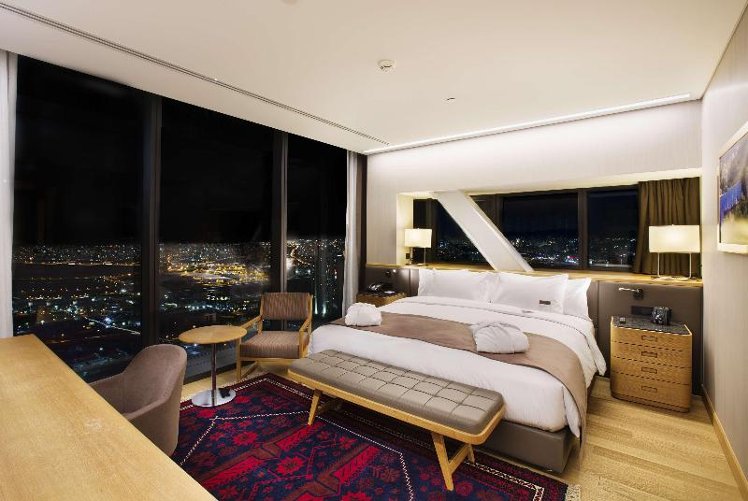 SUITE WITH VIEWS Room