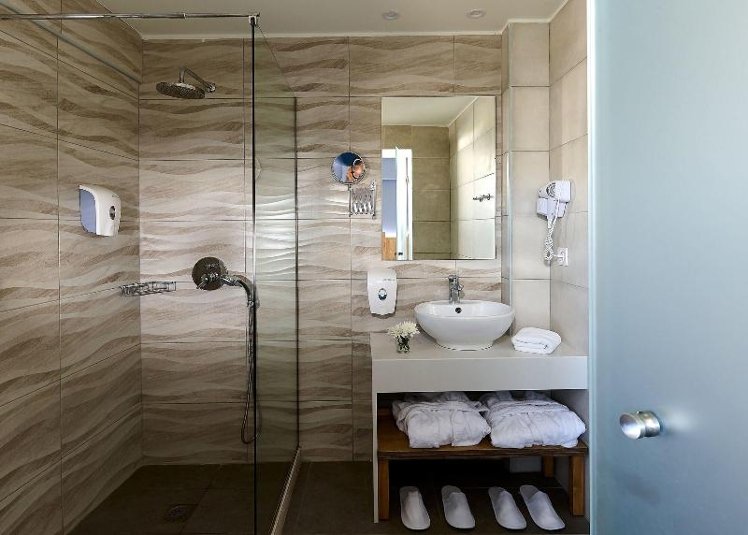 TRIPLE SUPERIOR Room