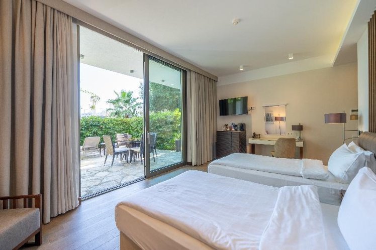 TWIN GARDEN VIEW Room