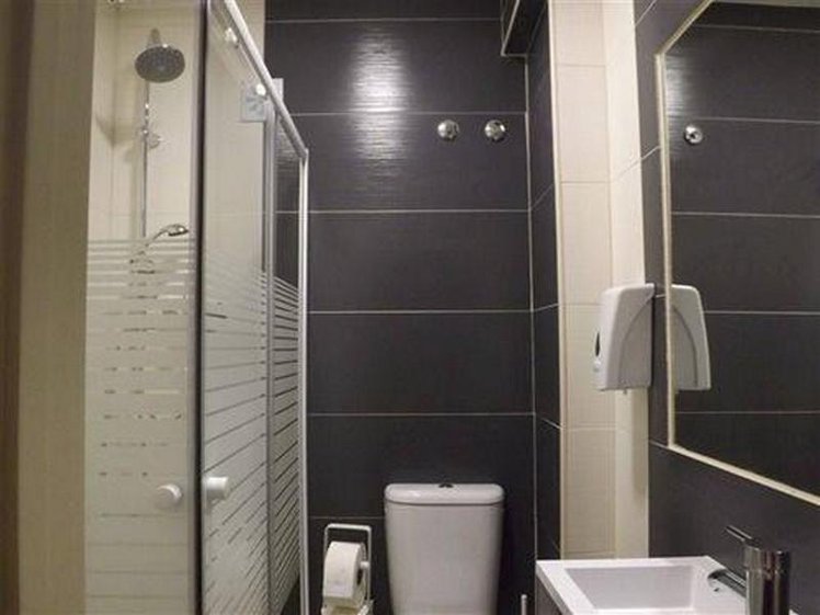 SINGLE STANDARD Room
