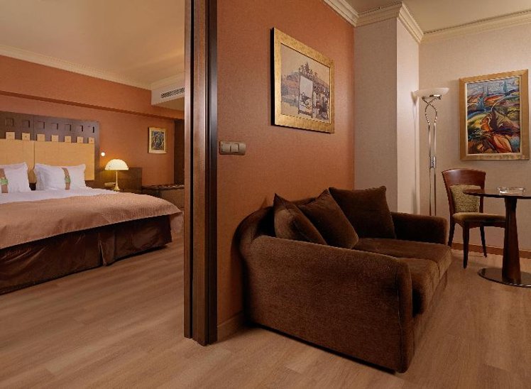 SUITE KING SIZE BED Room