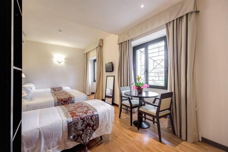 TRIPLE STANDARD Room