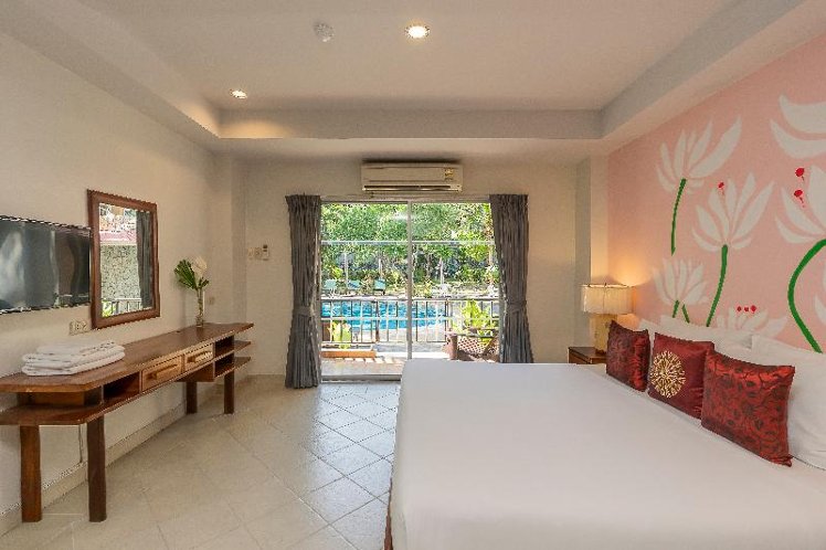 DOUBLE POOL VIEW Room
