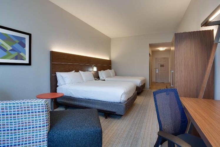 Room TWO QUEEN BEDS Room