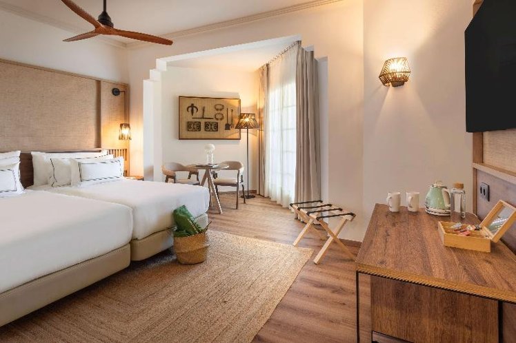 JUNIOR SUITE STANDARD Room