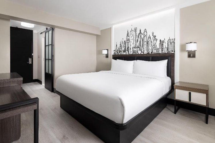 DOUBLE PREMIUM KING BED Room
