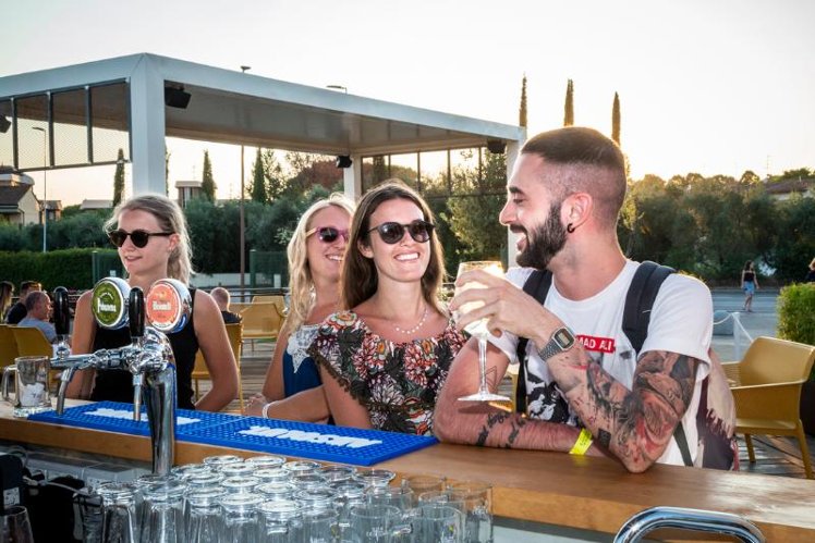 Bar