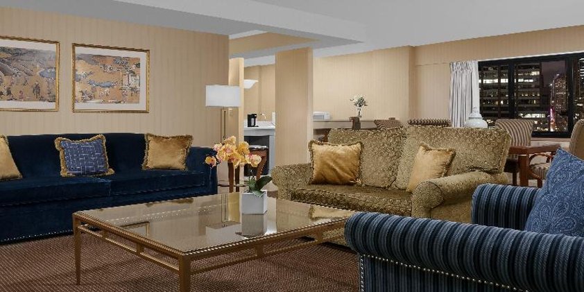 SUITE KING SIZE BED Room