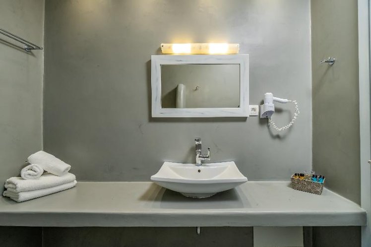 Double or Twin DELUXE Room