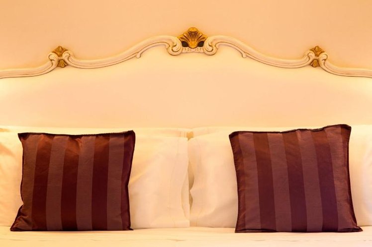 DOUBLE SUPERIOR KING BED Room
