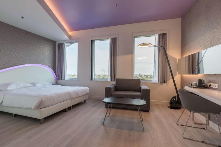 TRIPLE SUPERIOR KING BED Room