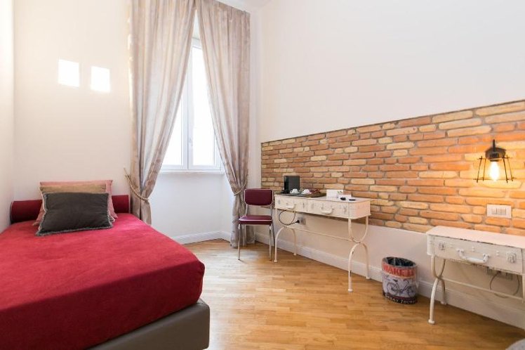 Double or Twin QUEEN SIZE BED Room