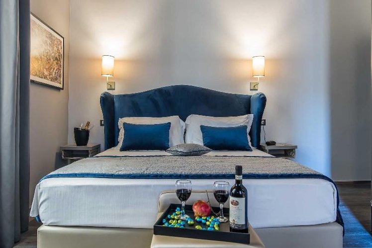 DOUBLE SUPERIOR QUEEN BED Room