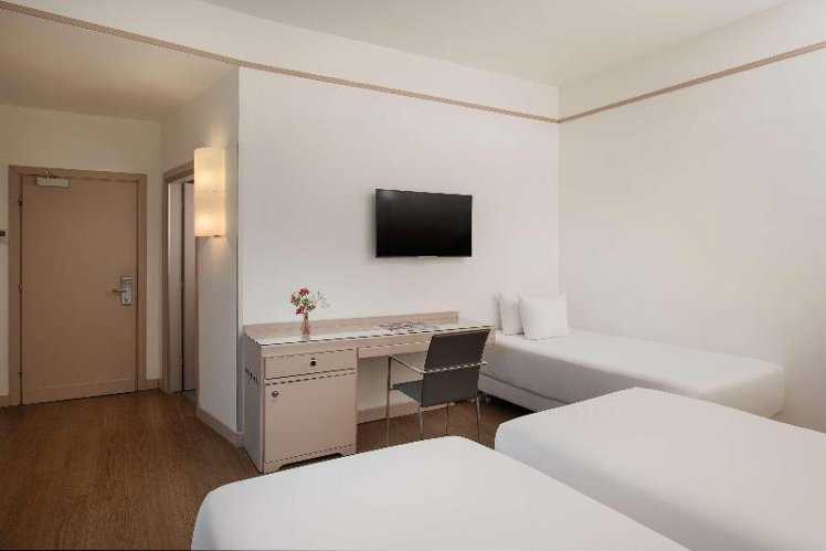 TRIPLE STANDARD Room