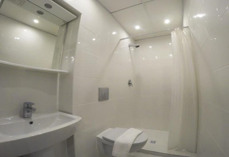 SINGLE STANDARD Room