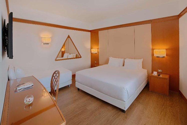 TRIPLE STANDARD Room