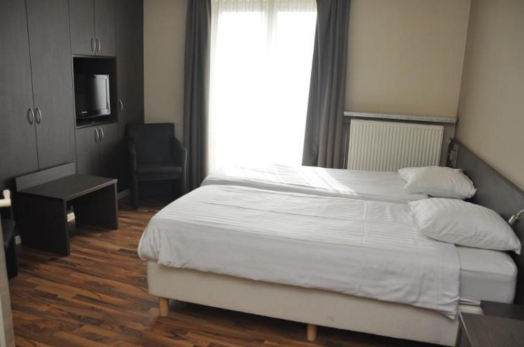 Lace Hotel