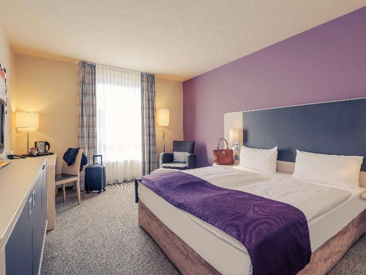 DOUBLE QUEEN SIZE BED Room
