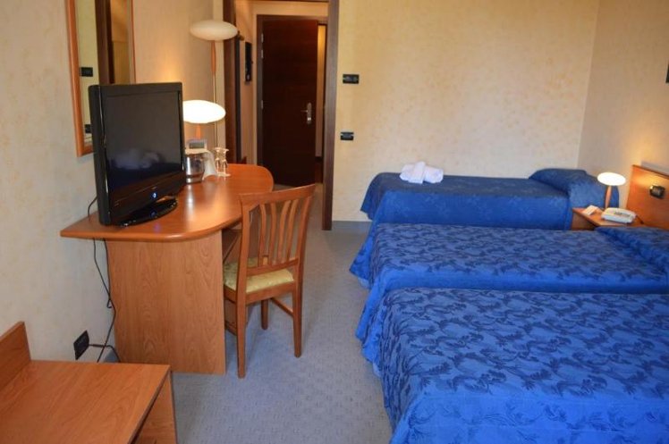 TRIPLE CAPACITY 3 Room