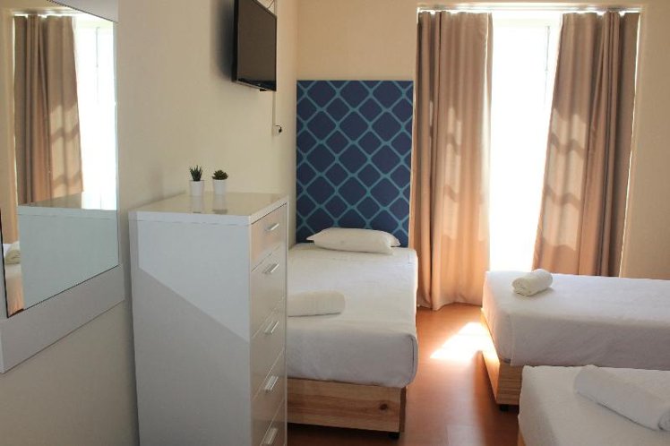 TRIPLE ECONOMY WITH SHARED BATHROOM Room