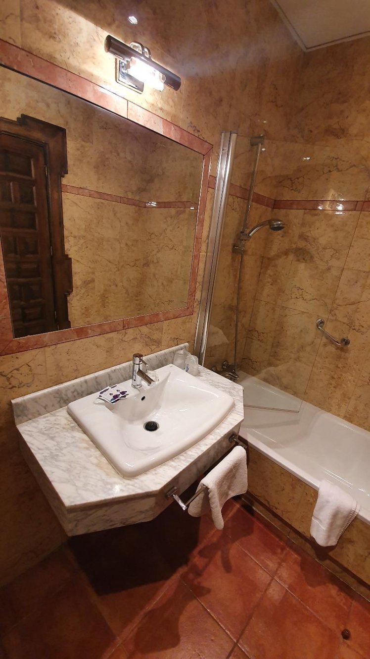 TRIPLE STANDARD Room