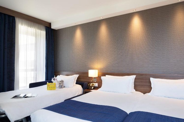 DOUBLE KING SIZE BED Room