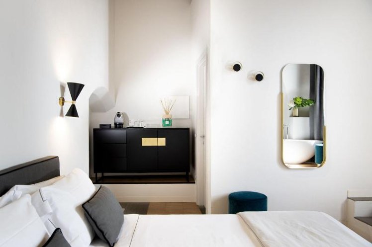 QUADRUPLE SUPERIOR KING BED Room