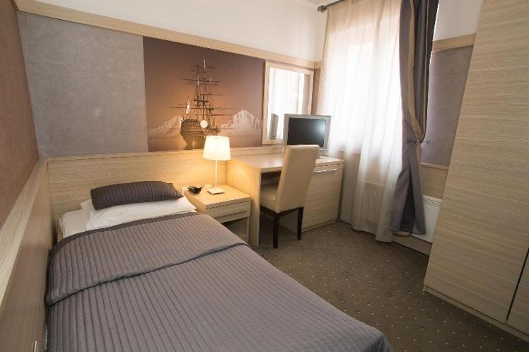 SINGLE STANDARD Room