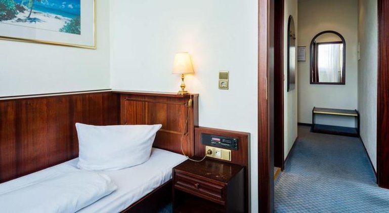 SINGLE STANDARD Room