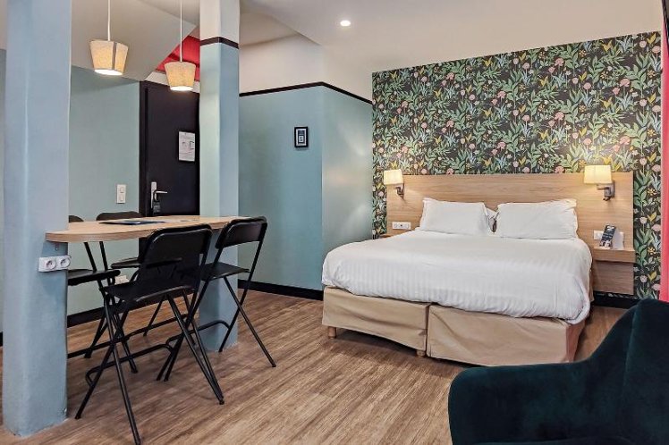 STUDIO EXECUTIVE QUEEN BED Room