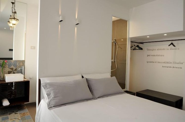 DOUBLE STANDARD Room