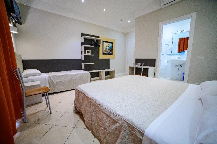 TRIPLE BASIC Room