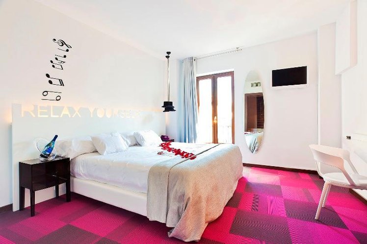 DOUBLE DELUXE WITH BALCONY Room