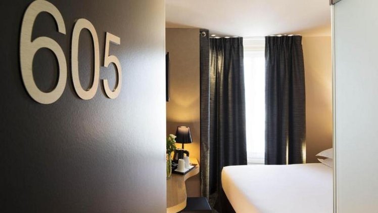 DOUBLE QUEEN SIZE BED Room