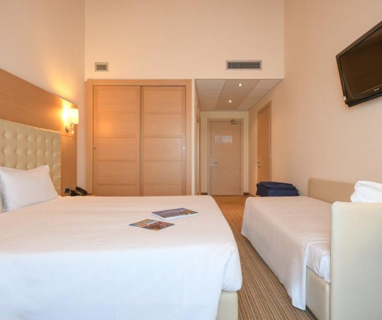 TRIPLE CLASSIC Room
