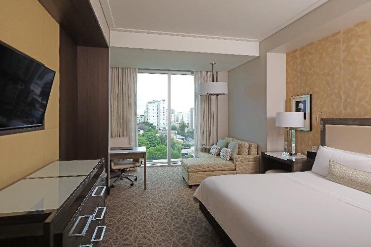 DOUBLE CLASSIC KING BED Room