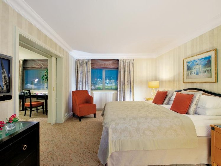 SUITE WITH VIEWS Room