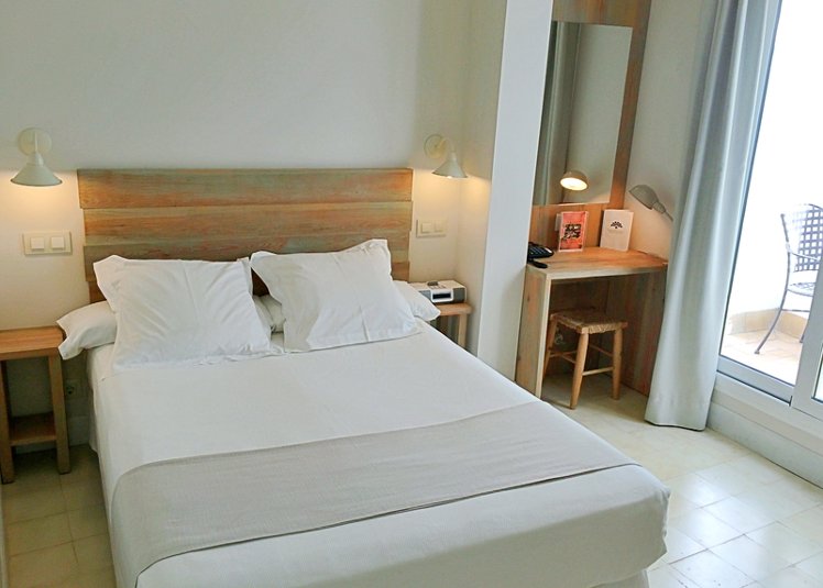 DOUBLE ECONOMY Room
