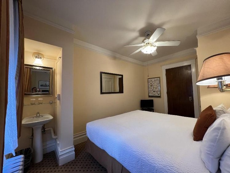 SUITE KING SIZE BED Room