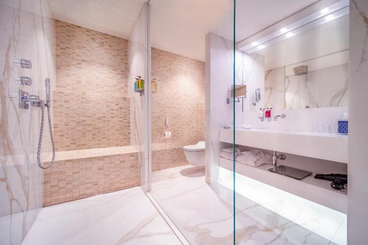 DOUBLE SINGLE USE DELUXE Room