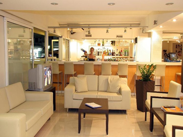 Michel Apartments