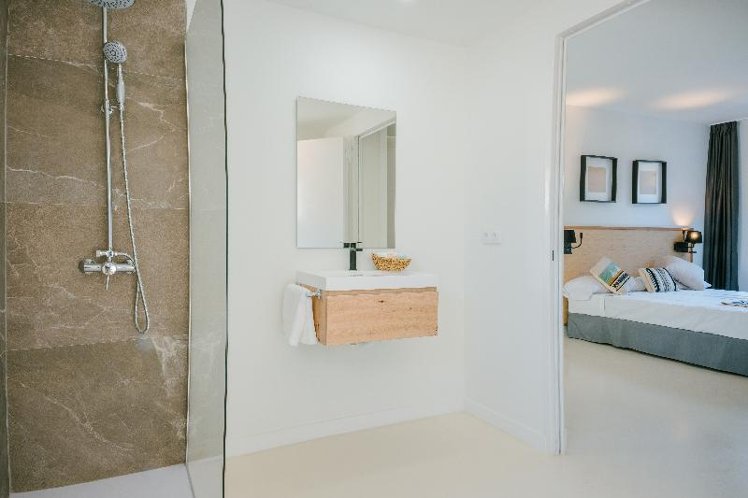TRIPLE STANDARD Room