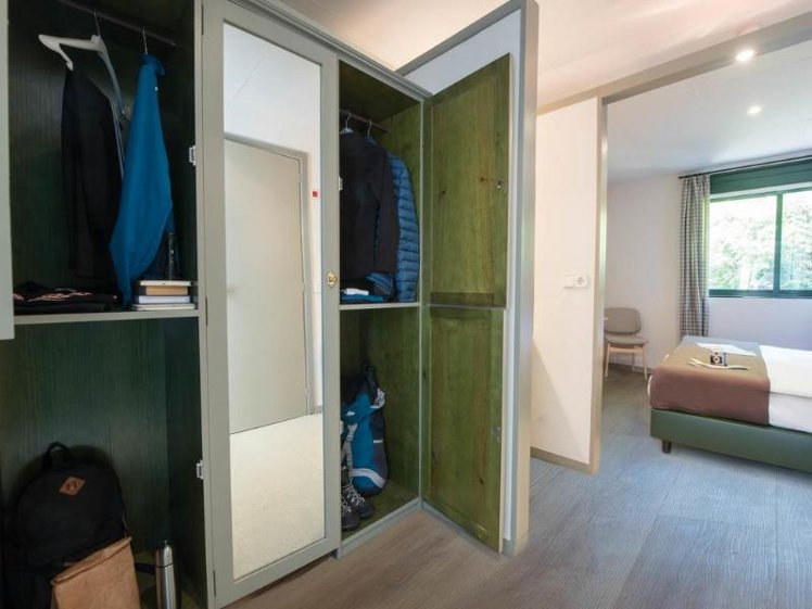 Room CAPACITY 4 Room
