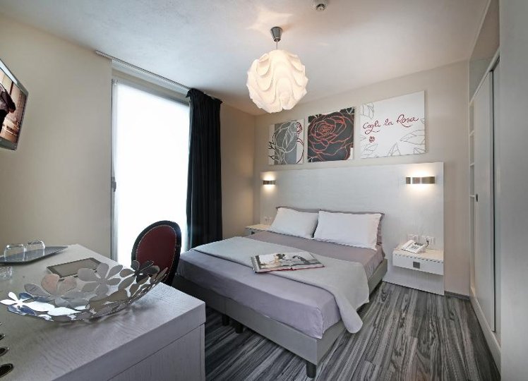 DOUBLE STANDARD Room