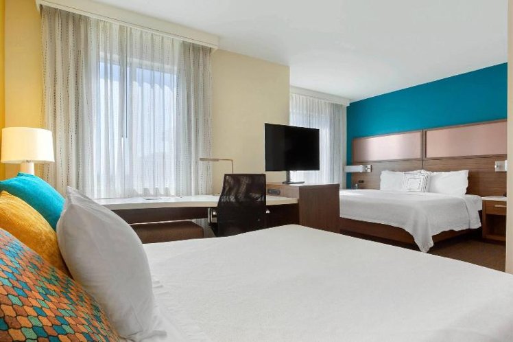 STUDIO KING SIZE BED Room
