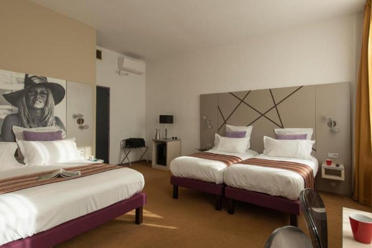 QUADRUPLE STANDARD Room